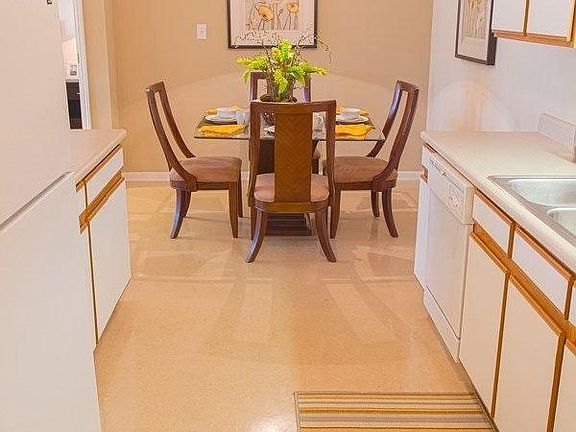 Kitchen & Dining