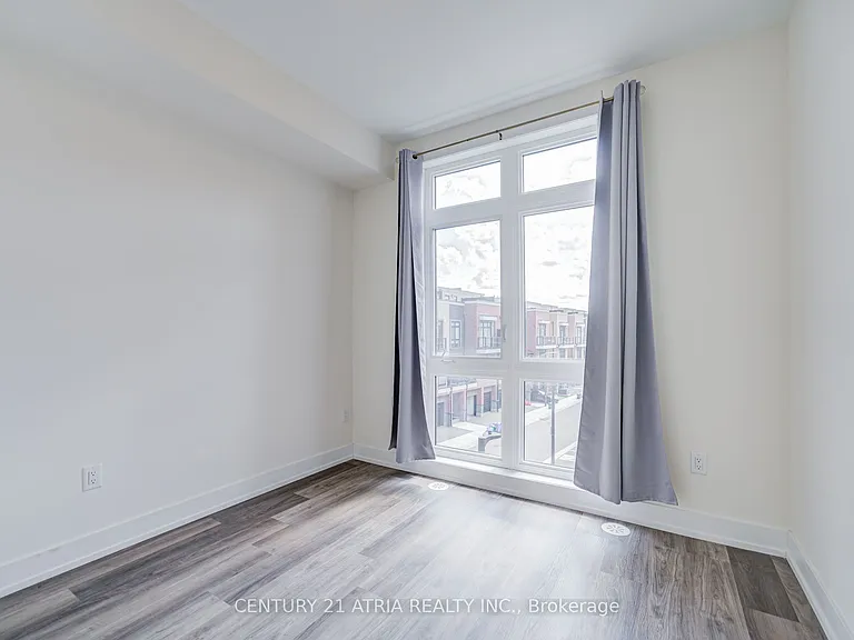 1 Bond Cres #1 — Photo 29