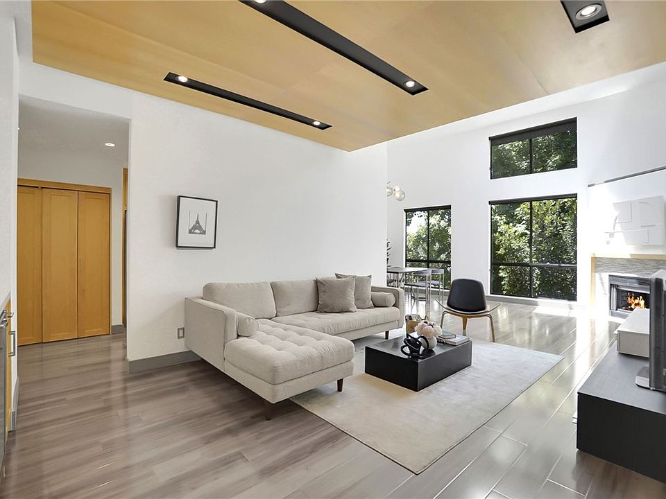 1st image of 13331 Moorpark St APT 333