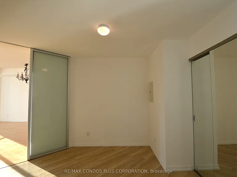 18 Beverley St #801 — Photo 12