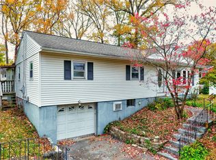 4 Parade Pl, New Windsor, NY 12553