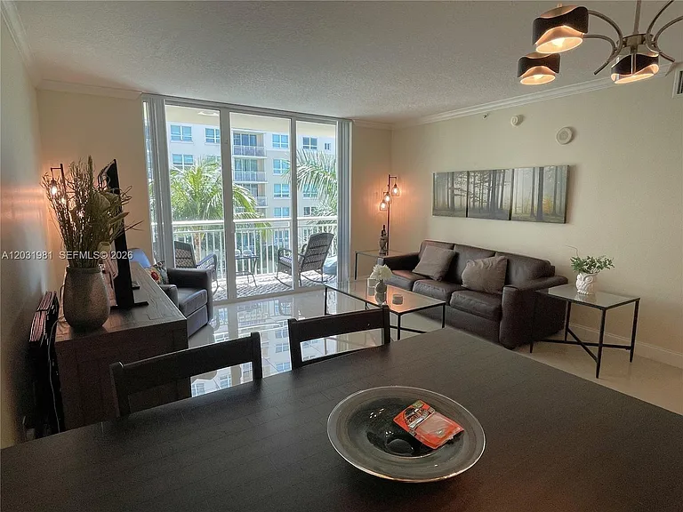 2000 N Bayshore Dr #525 — Photo 11