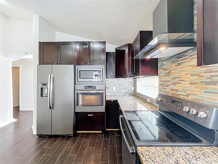 1045 Willow Branch Dr — Photo 17