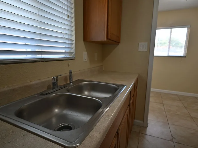 320 N 16th St #1 — Photo 11