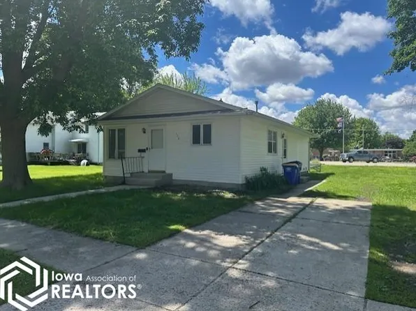 136 1st Ave SE, Britt, IA 50423