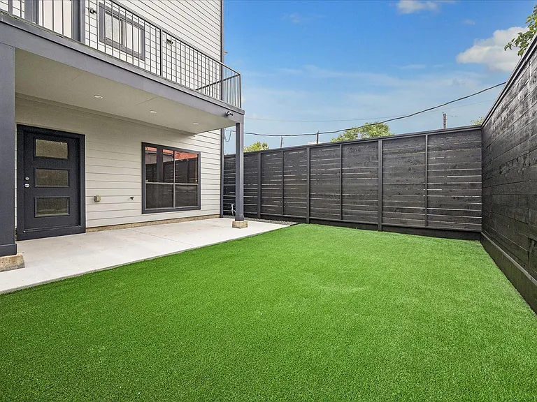 2510 Genesee St — Photo 34