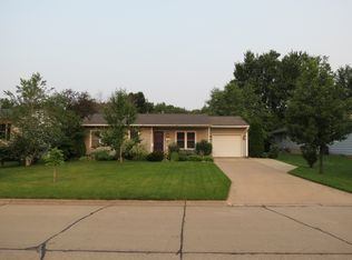 711 Park Ave NW, Mount Vernon, IA 52314