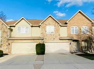 240 Taylor Ct, Buffalo Grove, IL 60089