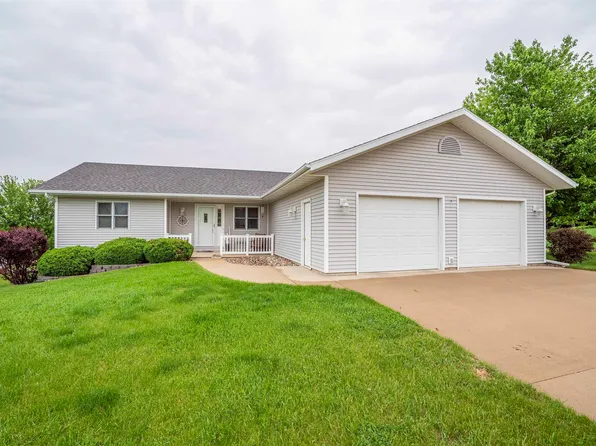 880 9th Ave SE, Le Mars, IA 51031