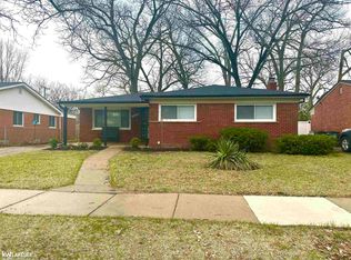 24070 Meadowlark St, Oak Park, MI 48237