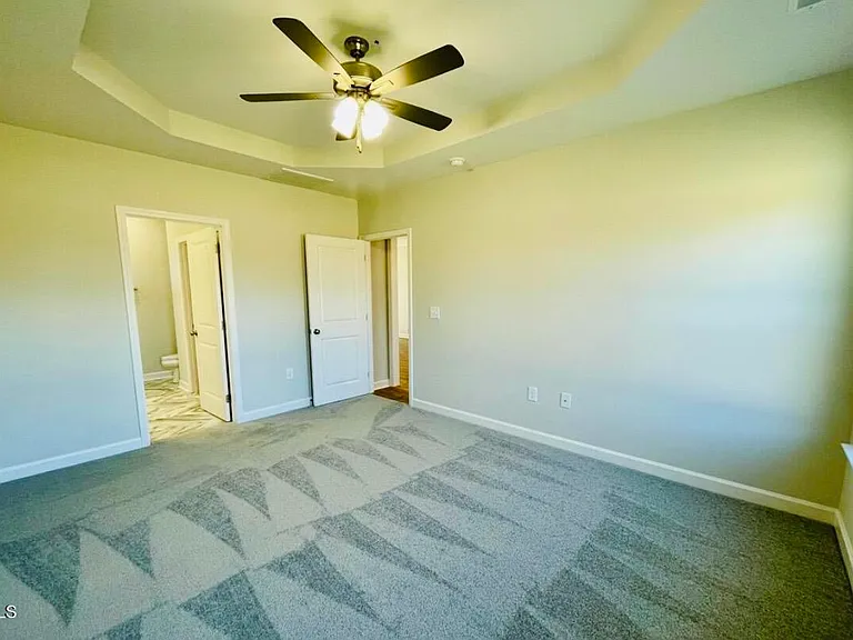 201 E Sillinger Dr — Photo 11