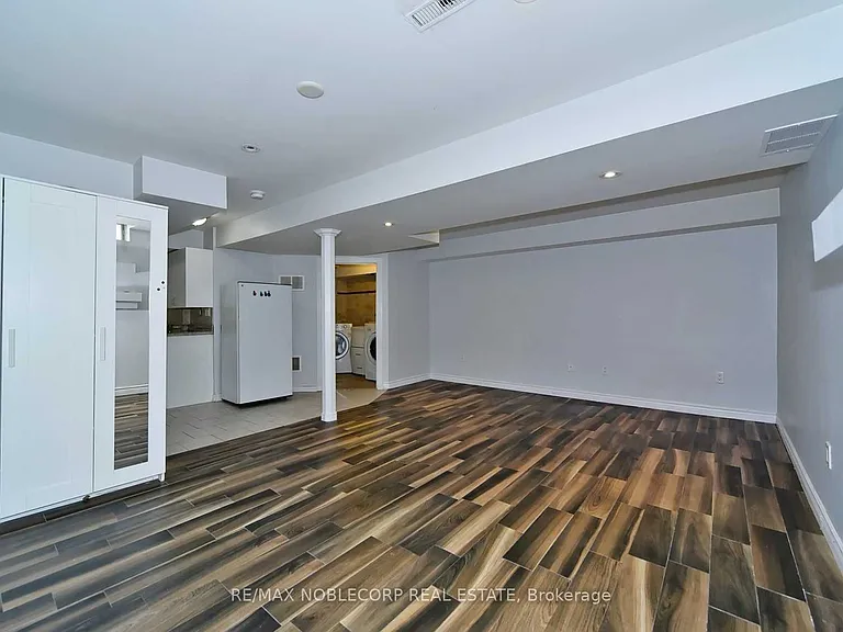 103 Foxchase Ave #16 — Photo 12