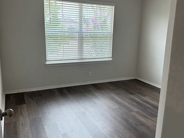 9915 Spotted Rose — Photo 12