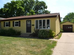 4320 Ozark St NE, Cedar Rapids, IA 52402