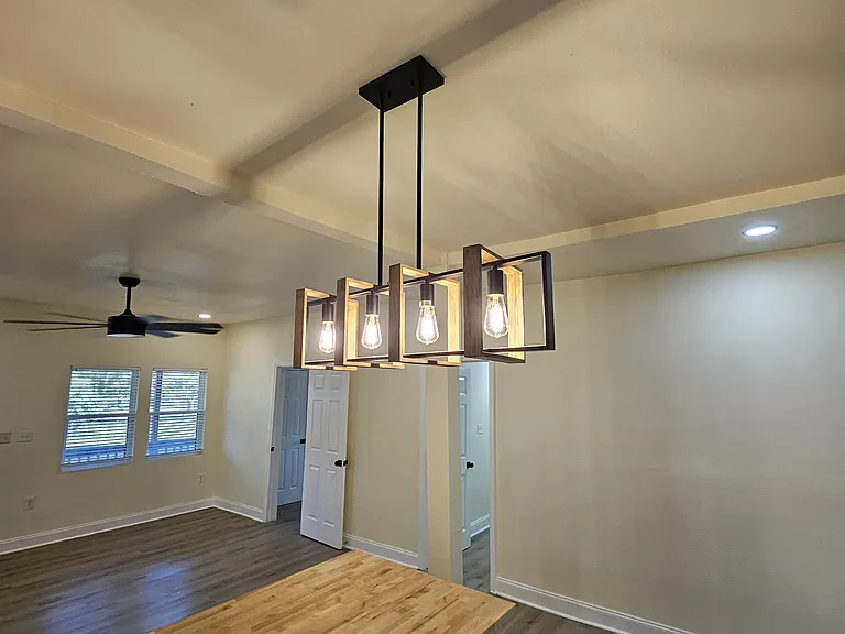 1025 Avenue E — Photo 15