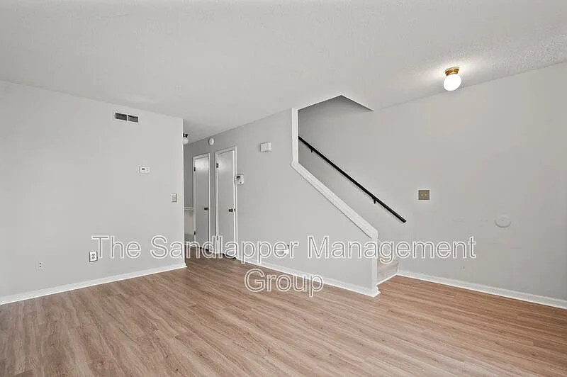 2 bed, 1.5 bath, 1066 sqft, $1,550 — Photo 3