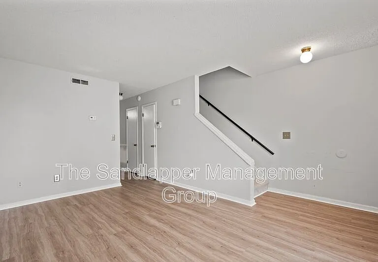 3616 Peppertree Ln — Photo 3