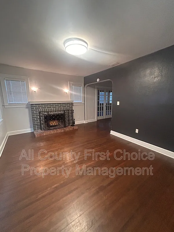 2 bed, 1.0 bath, 1150 sqft, $1,995 — Photo 2