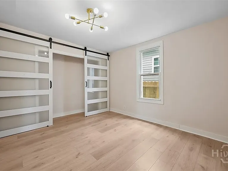 1102 Stiles Ave — Photo 4