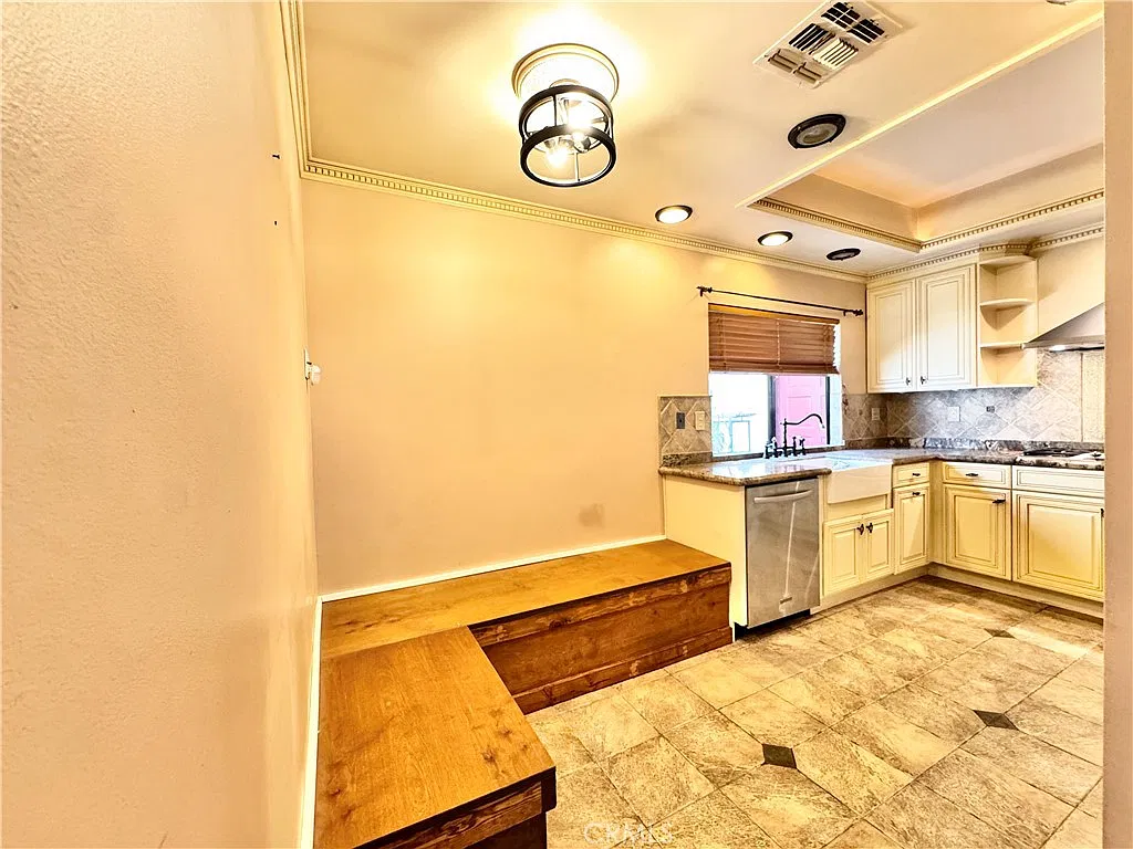 2 bed, 1614 sqft, $4,200 — Photo 3