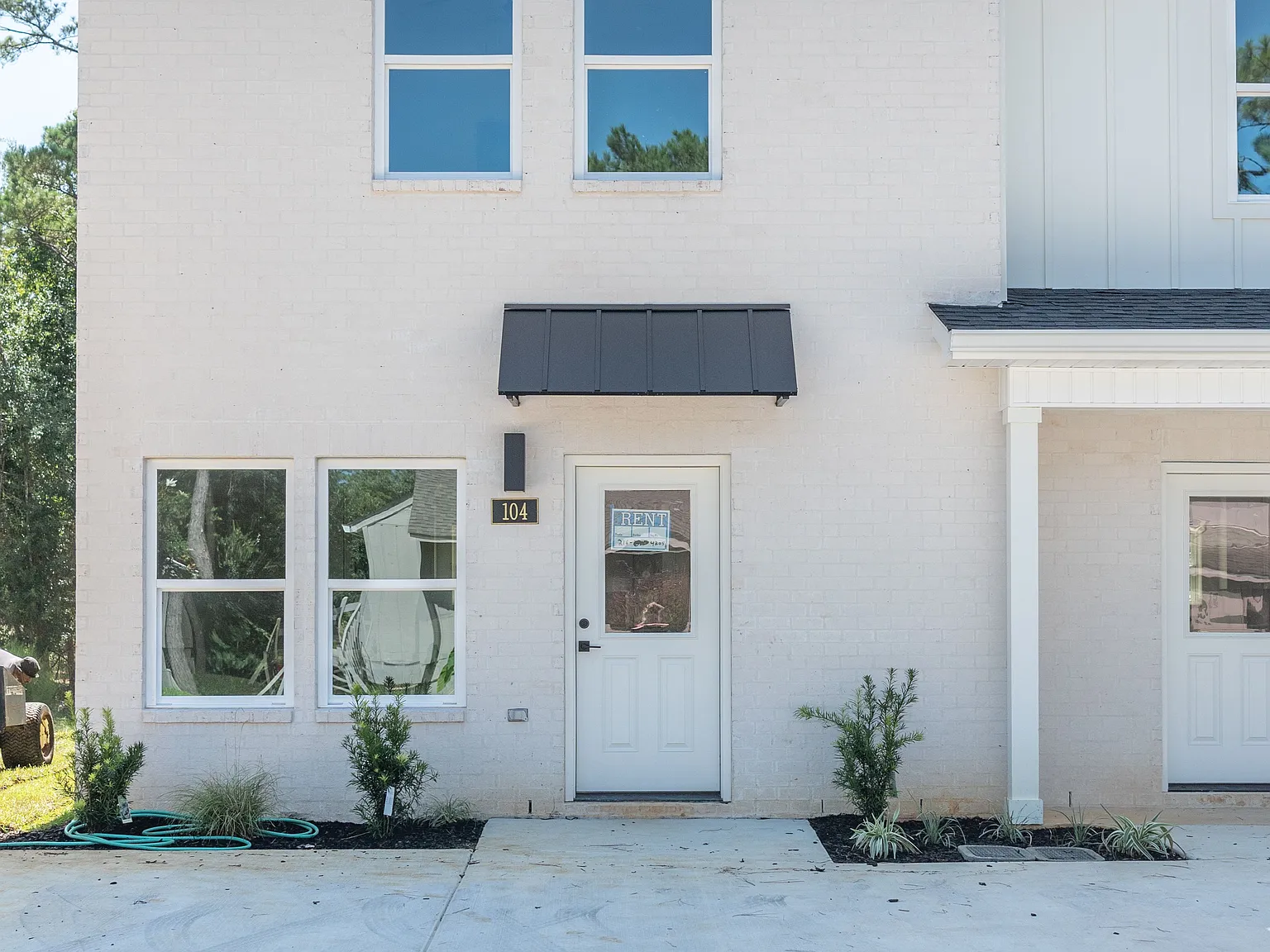 2 bed, 2.5 bath, 1200 sqft, $1,600 — Photo 1