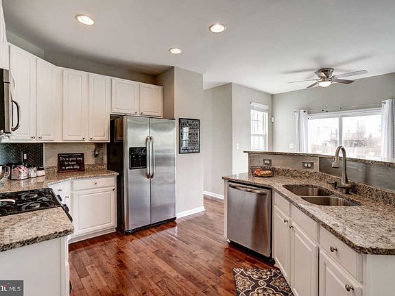 4th image of 310 Whipp Dr SE