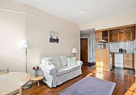 2nd image of 325 W 89th St APT 8