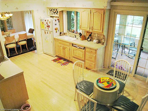 2nd image of 928 Hillcrest Dr