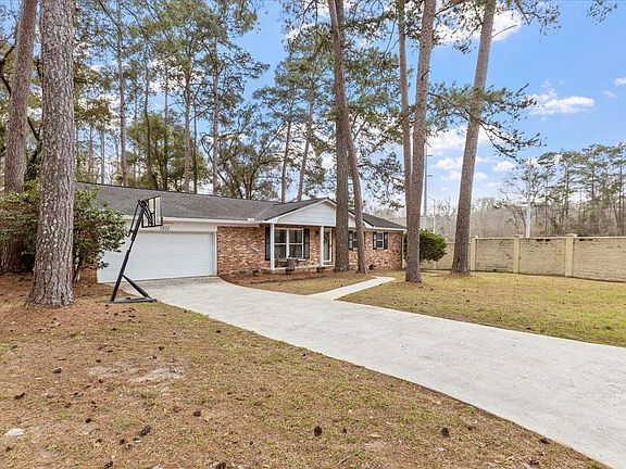 2nd image of 1921 Leone Dr