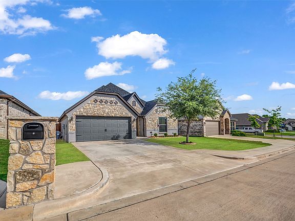 3rd image of 1904 Town Creek Cir