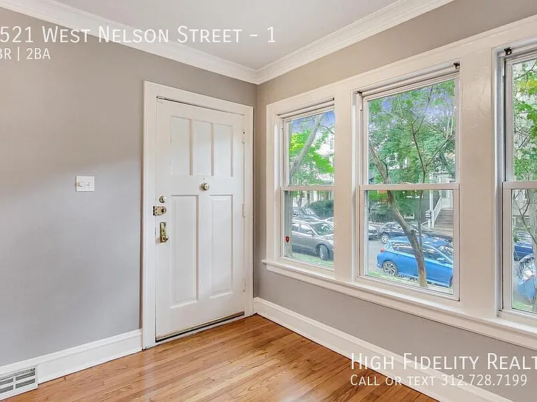 1521 W Nelson St #1 — Photo 4