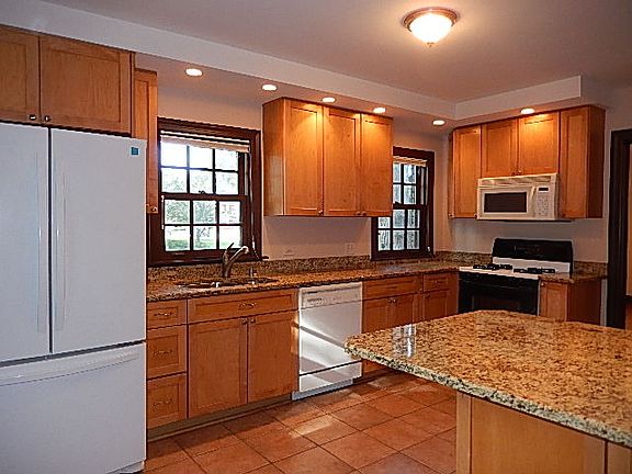 4th image of 9600 Parkside Ave