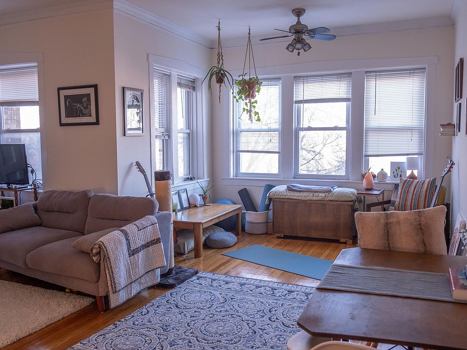 1st image of 3819 W Wrightwood Ave #3