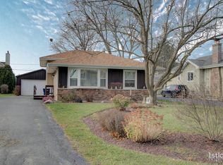 0N616 Knollwood Dr, Wheaton, IL 60187