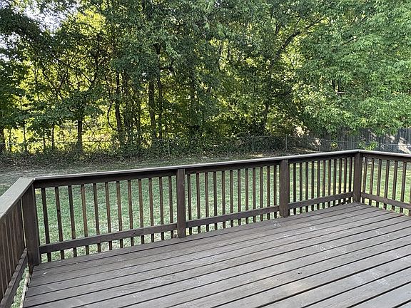 4th image of 152 Shady Maple Dr