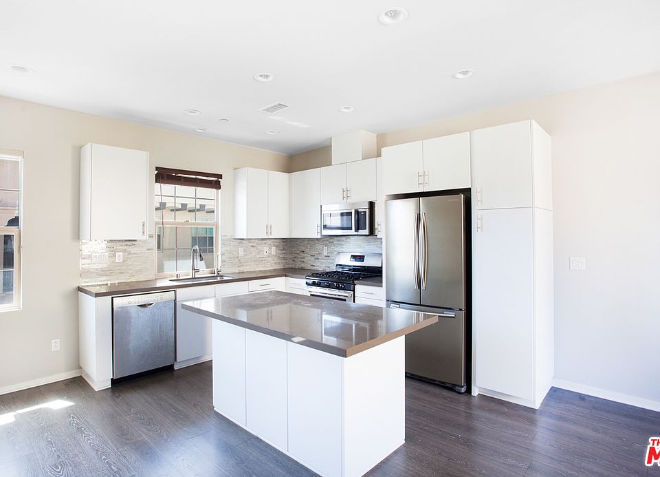 1st image of 63 Bay Laurel