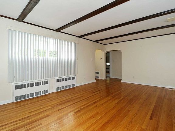 5th image of 210 Elwood Rd