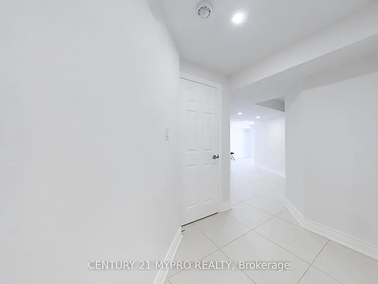 13 Manor Glen Cres #BASEMENT — Photo 20