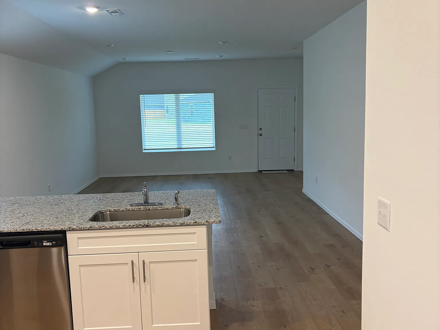3 bed, 1303 sqft, $1,650 — Photo 4