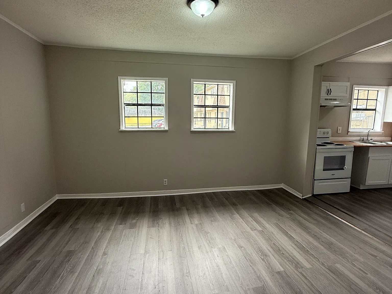 3 bed, 1200 sqft, $1,200 — Photo 4