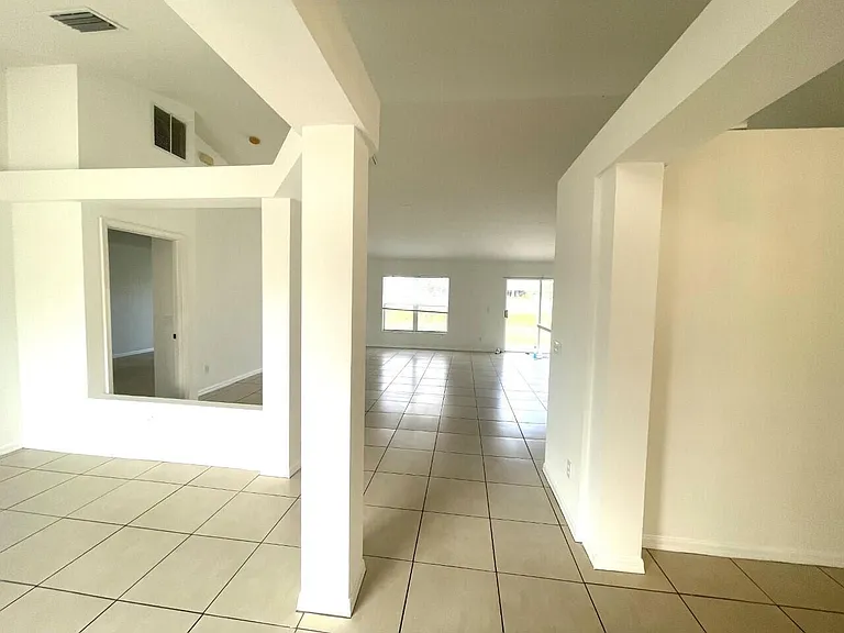 1061 SW Coleman Ave — Photo 8