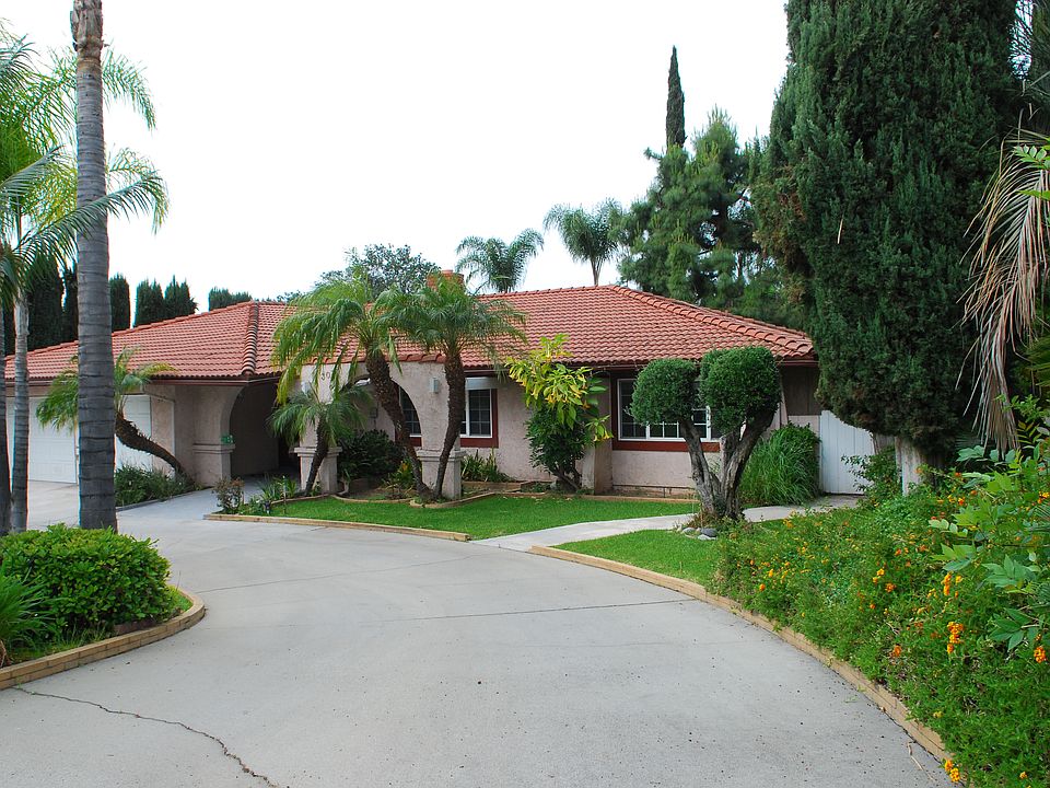 1st image of 307 N Barranca Ave
