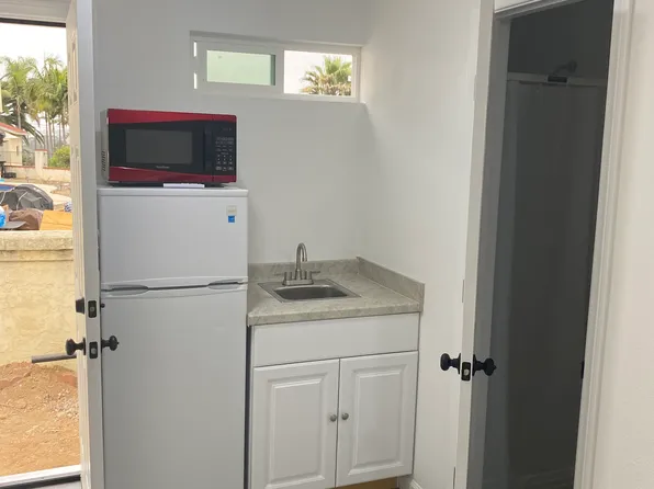 1514-1516 Calavo Dr, Escondido, CA 92026
