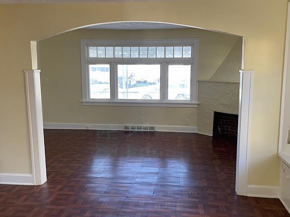 4th image of 7115 Laverne Ave