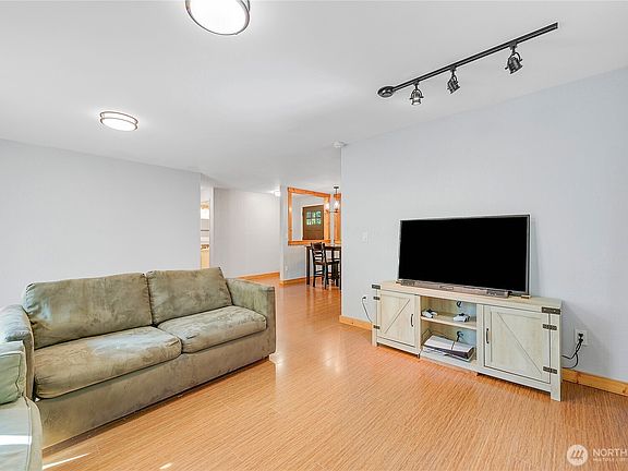 5th image of 40 Candace Road