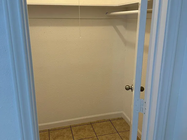 301 Avondale St #4 — Photo 14