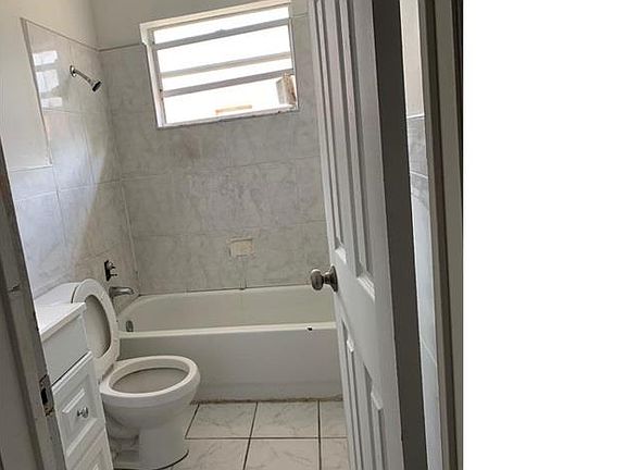 4th image of 1281 NW 30th Ave #1