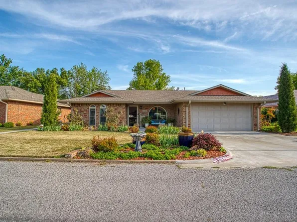 208 Rice Dr, Watonga, OK 73772