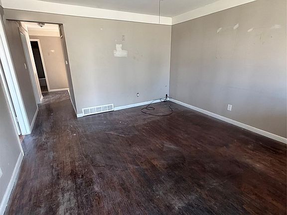 2nd image of 1746 E Goulson Ave