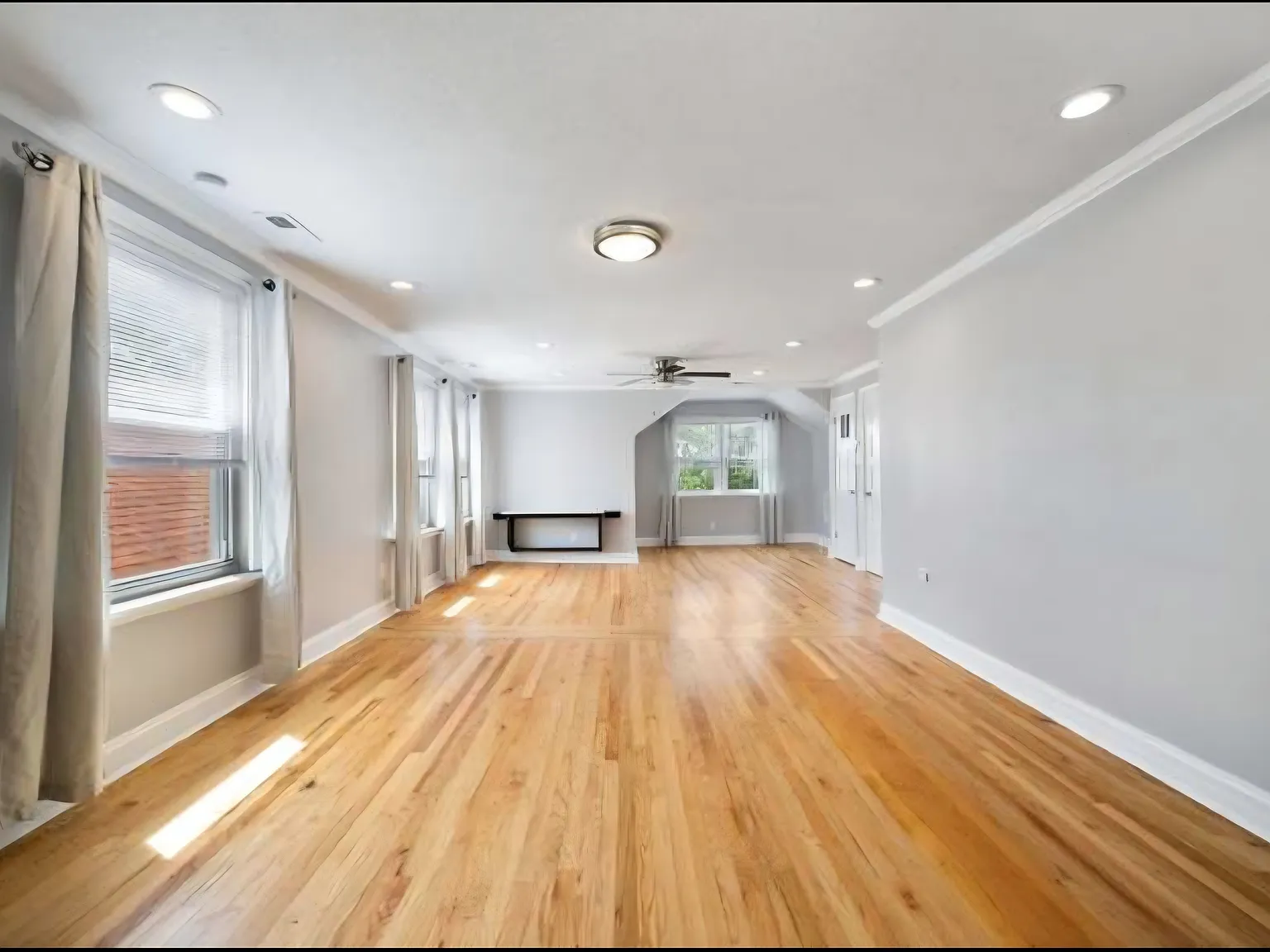 1 bed, 1000 sqft, $1,600 — Photo 1